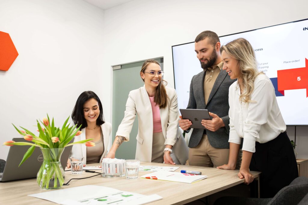 INNPRO-ov tim korisničke podrške na sastanku